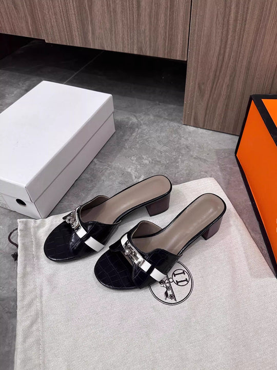 Damen Elegante Absatzsandalen mit modischem Riemendesign und glamourösem Akzent EB