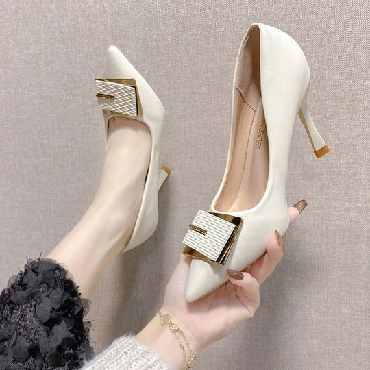 Damen stilvolle Pumps mit modischem Schmuckdetail und elegantem Absatz EB