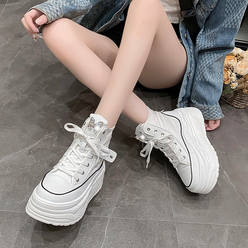 Damen nan Plateau-Sneaker mit hohem Schaft, Schnürung und Schmetterling-Brosche EB