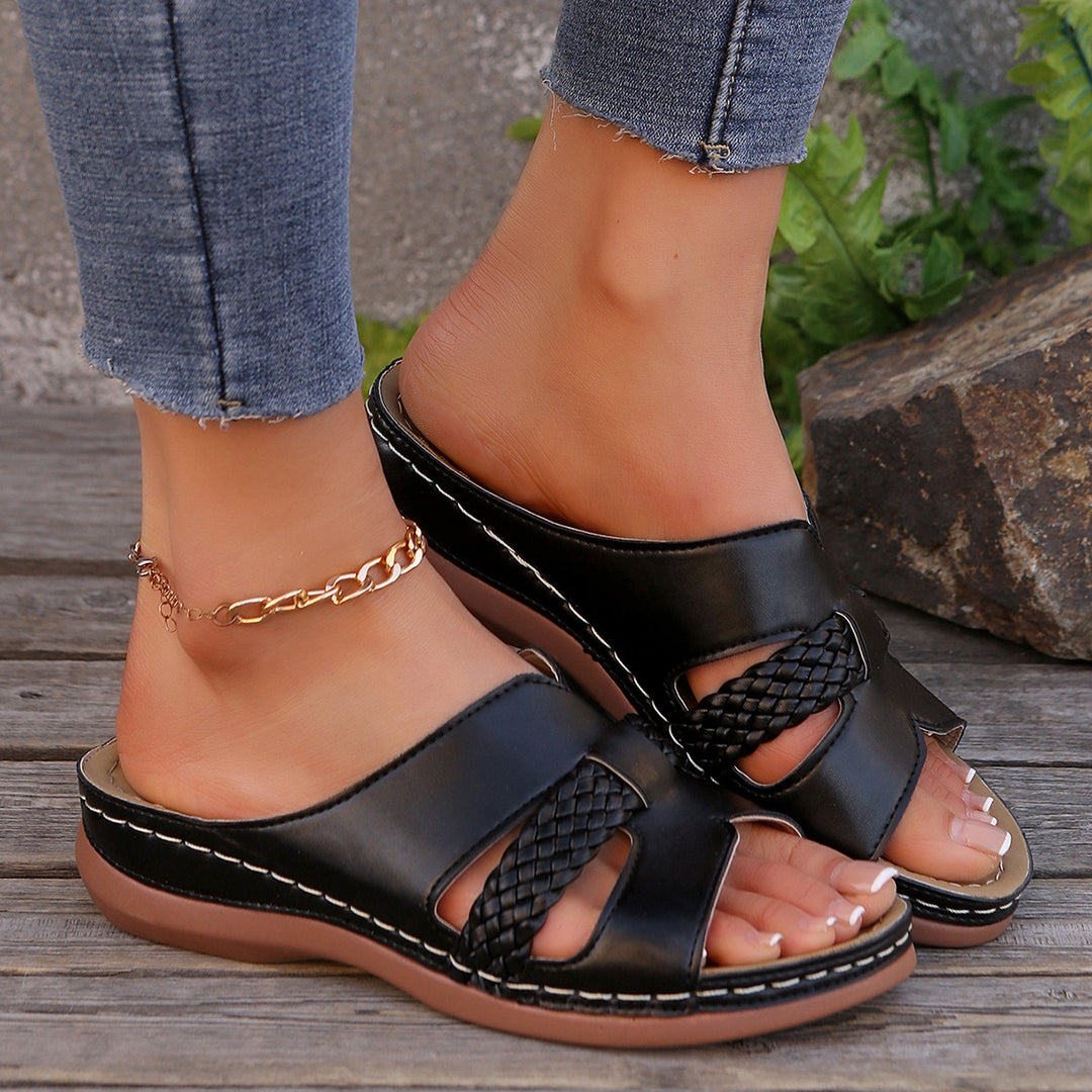 Damen Bequeme Freizeitsandalen mit geflochtenem Riemendesign und ergonomischer Sohle EB