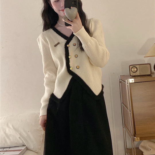 Damen Strickjacke mit asymmetrischem Schnitt und goldenem Knopfdesign EB