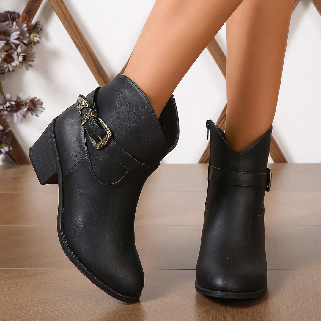 Damen nan Western‑inspirierte Kurzstiefelette mit mittelhohem Blockabsatz, seitlichem Reißverschluss und dekorativer Metallschnalle EB