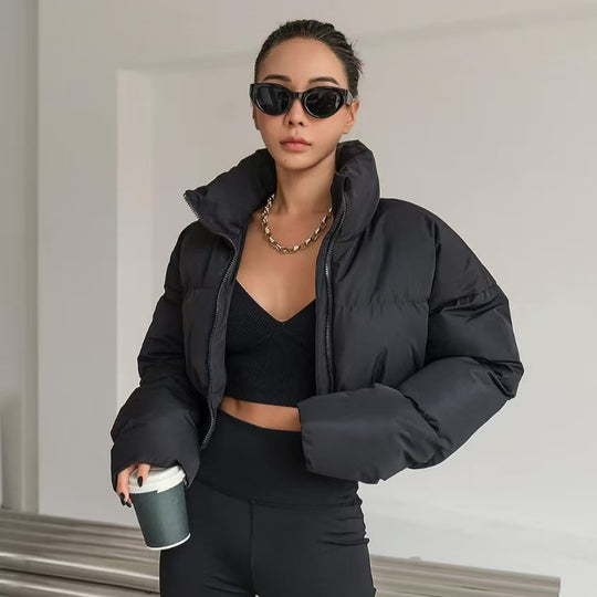 Damen nan kurz geschnittene Steppjacke mit hohem Stehkragen, Kordelzugsaum und breitem Rippenbund EB