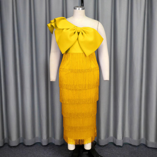 Damen elegantes Kleid mit voluminösem Rüschenelement und Fransen EB