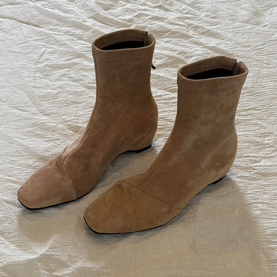 Damen elegante Ankle Boots mit spitz zulaufender Zehenpartie und komfortablem Blockabsatz EB