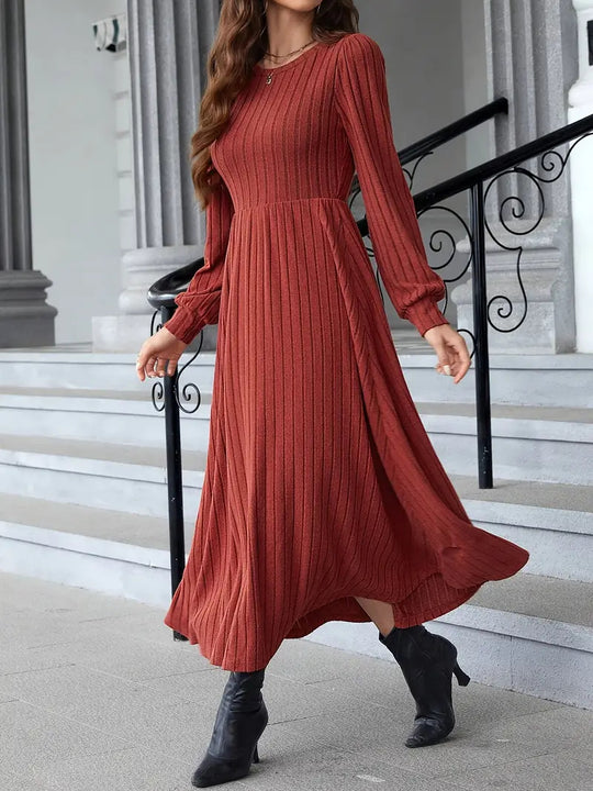 Damen gestricktes Maxikleid mit langen Ärmeln EB