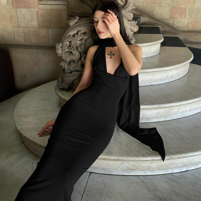 Damen Elegantes Maxikleid mit raffinierten Cut-Out-Details und Schal EB