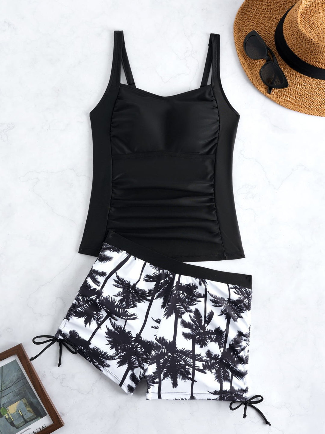 Damen Badeanzug mit trendiger Raffung und modischen Shorts EB