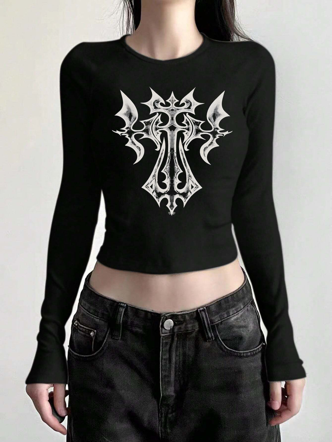 Damen nan figurbetontes langärmeliges Cropped-Shirt mit fotorealistischer Lippen-Collage und schmaler Passform EB