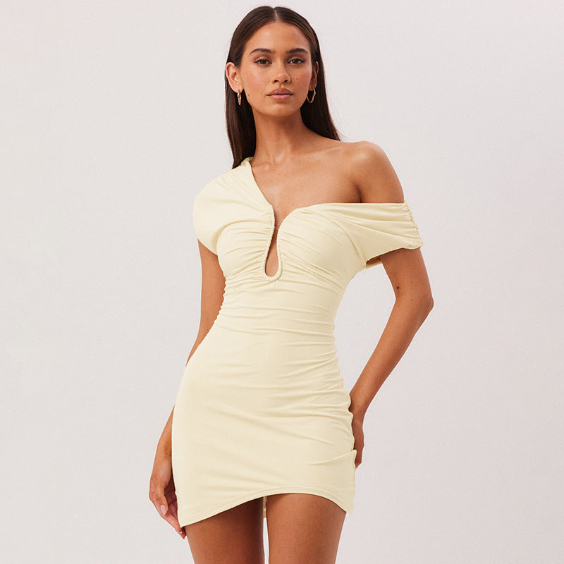 Damen Minikleid mit asymmetrischem Schnitt und figurverzierten Rüschendetails EB