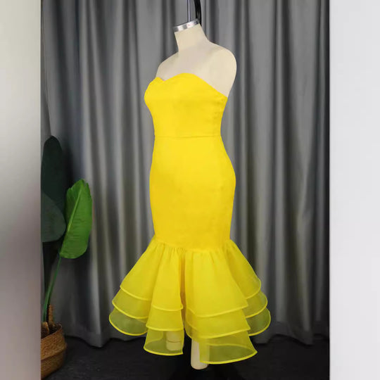 Damen Abendkleid mit schulterfreiem Oberteil und voluminösem Volantsaum EB