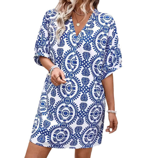 Damen Strandkleid mit elegantem V-Ausschnitt und verspieltem Mustermix EB