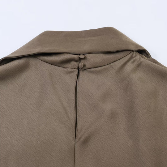 Damen Wickelkleid mit elegantem asymmetrischen Schnitt und zarter Spitzenverzierung EB
