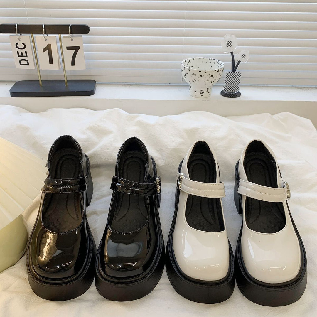 Damen Modische Plateau Schuhe mit Herzschnalle und glänzender Oberfläche EB