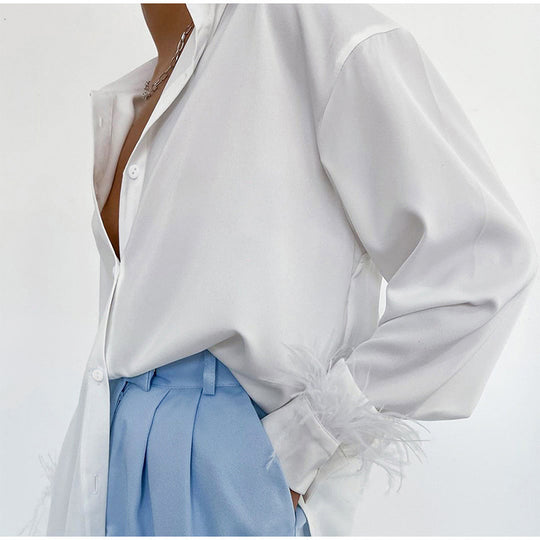 Damen Bluse mit bunten Federn und elegantem Schnitt EB