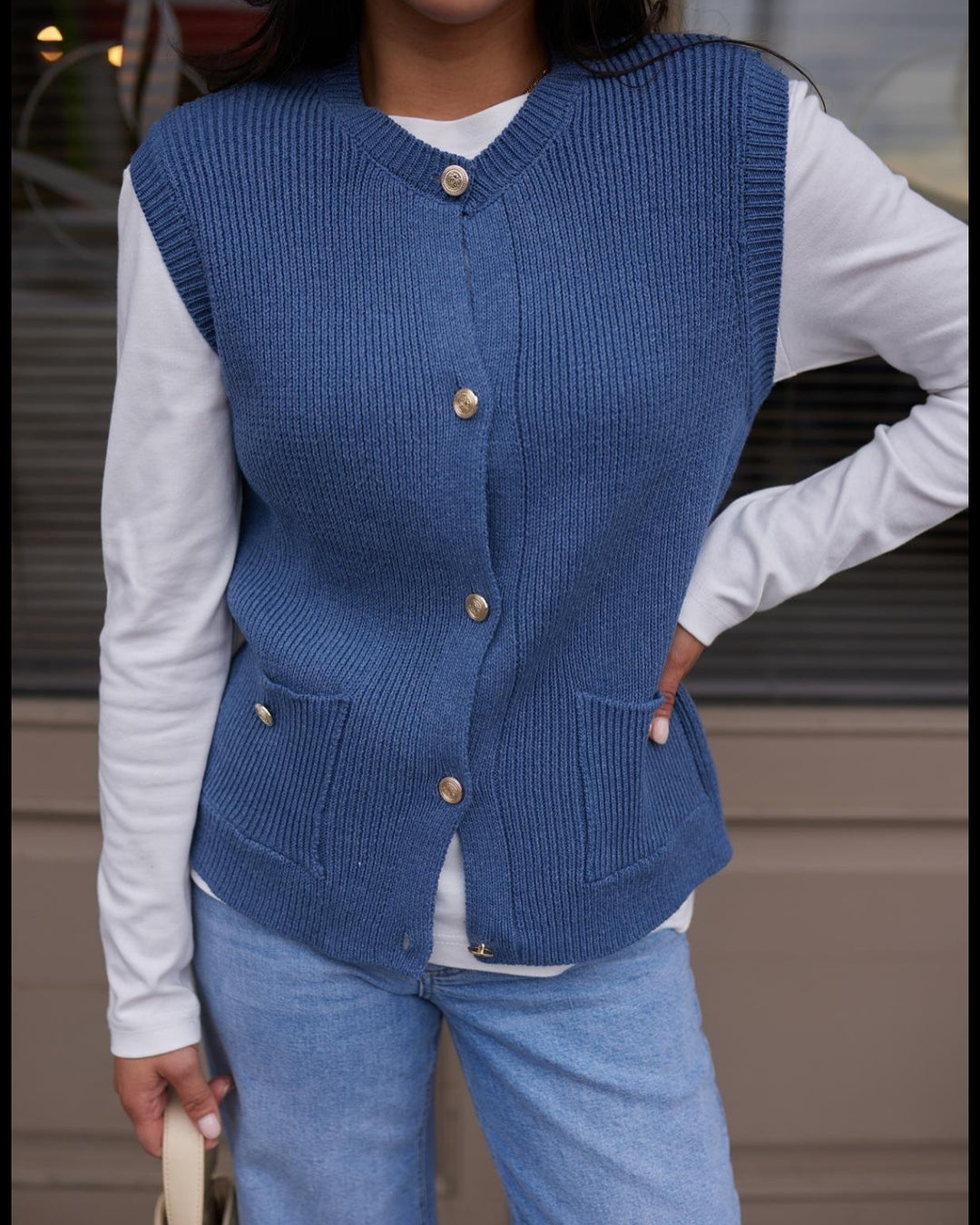 Damen Strickweste mit Knopfleiste und praktischen Taschen EB