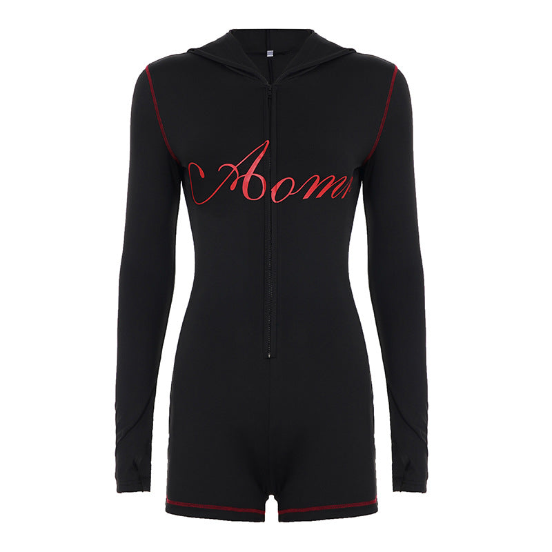 Damen nan taillierter Zip-Romper mit Kapuze, langer Armführung und integrierten Shorts aus funktionalem Stretch EB