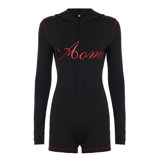 Damen nan taillierter Zip-Romper mit Kapuze, langer Armführung und integrierten Shorts aus funktionalem Stretch EB