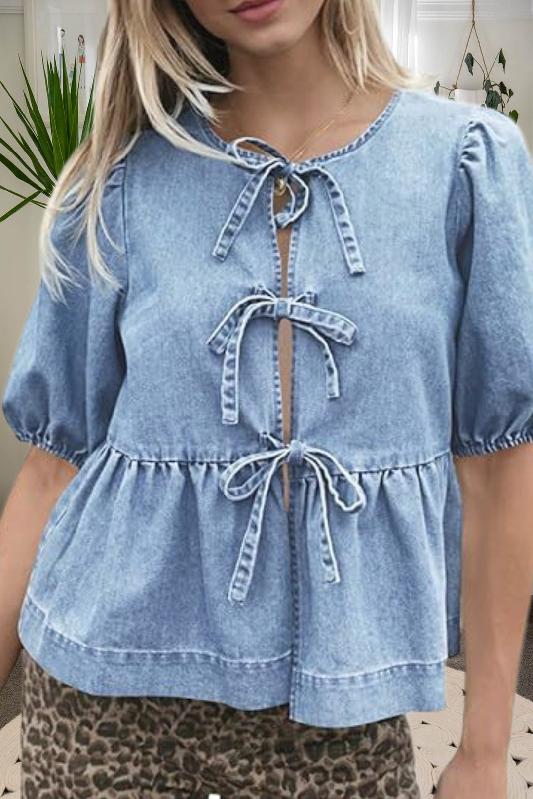 Damen Modische Jeansbluse mit dekorativen Schleifendetails und voluminösen Ärmeln EB