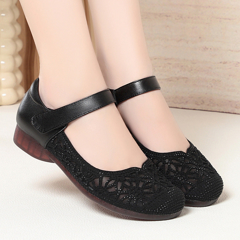 Damen Elegante Ballerinas mit filigranem Blumenmuster und verstellbarem Riemen EB