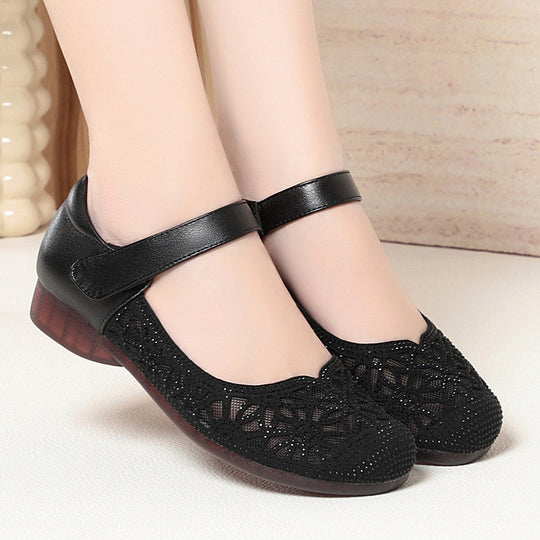 Damen Elegante Ballerinas mit filigranem Blumenmuster und verstellbarem Riemen EB