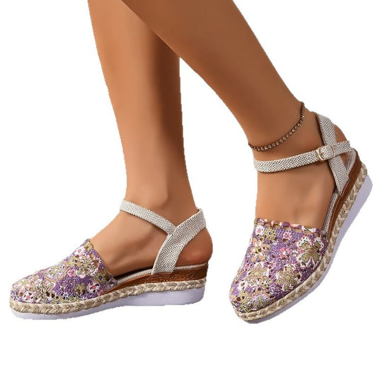 Damen  bestickte Espadrille-Pantoletten mit verstellbarem Knöchelriemen, floraler Häkel-Optik und geflochtenem Jute-Plateau EB
