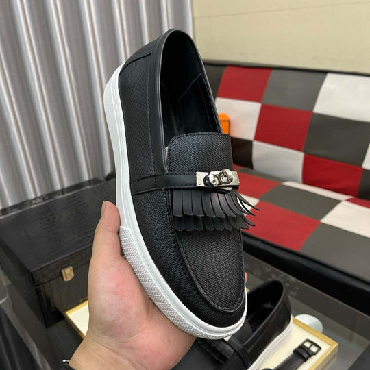 Damen Mokassins mit eleganter Ledernarbung und modischem Zierdetail EB
