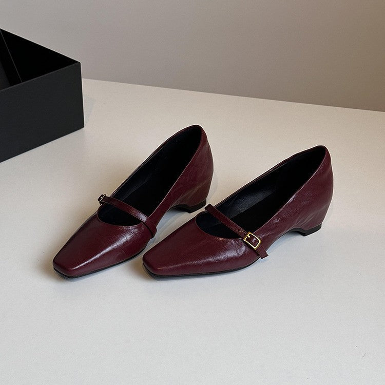 Damen elegante Pumps mit modischem Riemchen und komfortablem Blockabsatz EB
