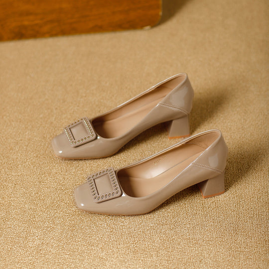 Damen Komfortable Pumps mit stylischem quadratischem Schmuckelement EB