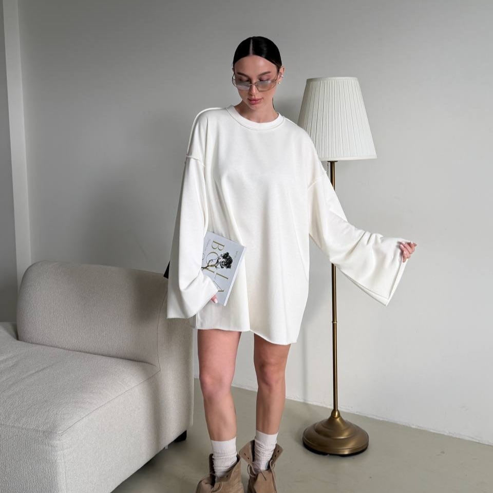 Damen oversized Sweatshirt-Kleid mit ausgefranstem Saum und weiten Glockenärmeln Eichborn Berlin