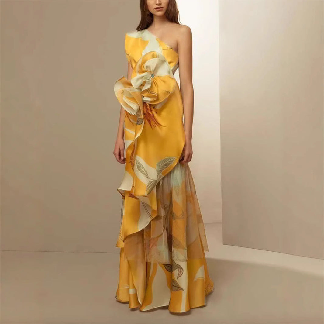 Damen elegantes asymmetrisches Abendkleid mit fließendem Rock und auffälligen Rüschendetails EB