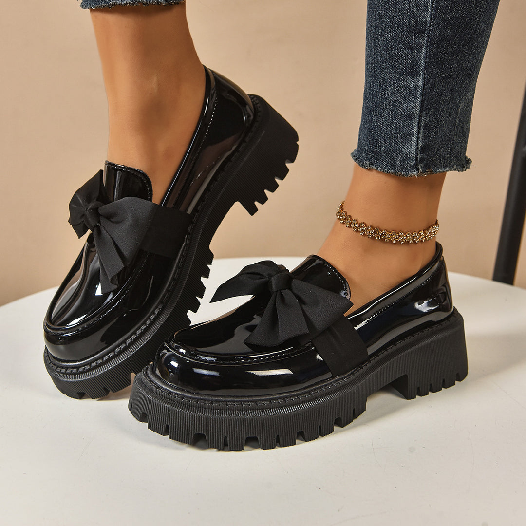 Damen Glänzende Plateau-Loafer mit übergroßer Zierschleife und grober Profilsohle EB