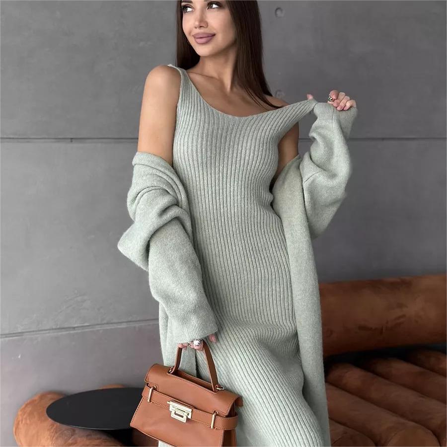 Damen Strickkleid mit tiefem V-Ausschnitt und langem Schnitt EB