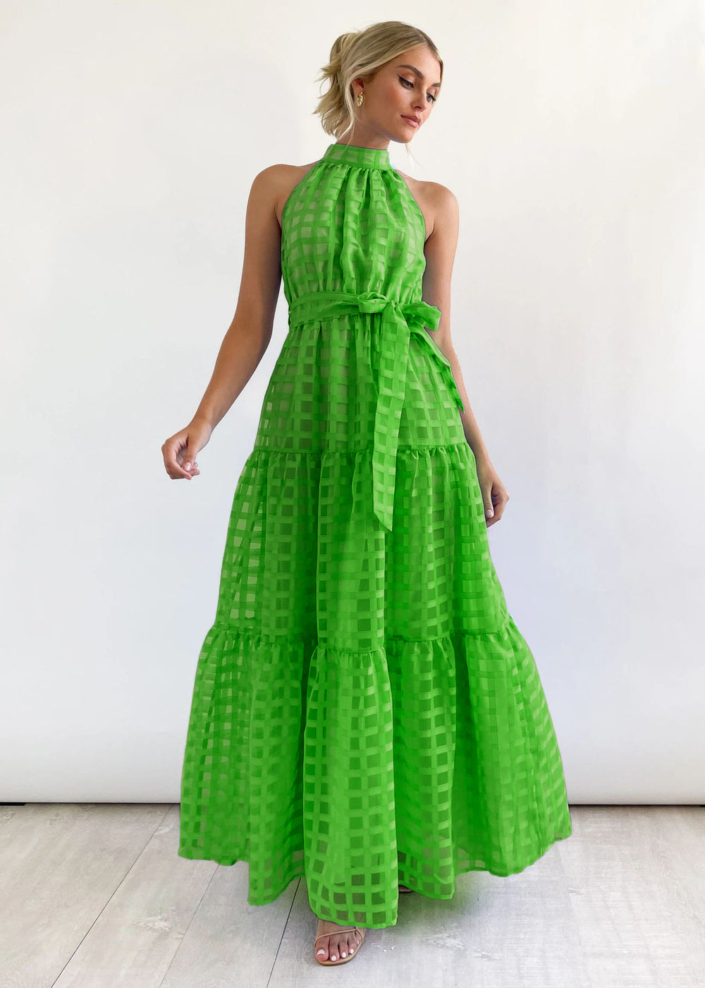 Damen Maxikleid mit raffiniertem Hochkragen und gestuftem Design EB