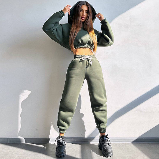 Damen cropped Stehkragen-Sweatset mit elastischem Taillenbund und hochtaillierter Tapered-Jogginghose Eichborn Berlin