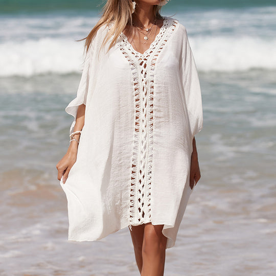 Damen eleganter Strandponcho mit raffinierten Häkelakzenten und tiefem V-Ausschnitt EB