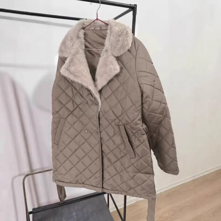 Damen gesteppte Winterjacke mit weichem Kragen und praktischen Taschen EB