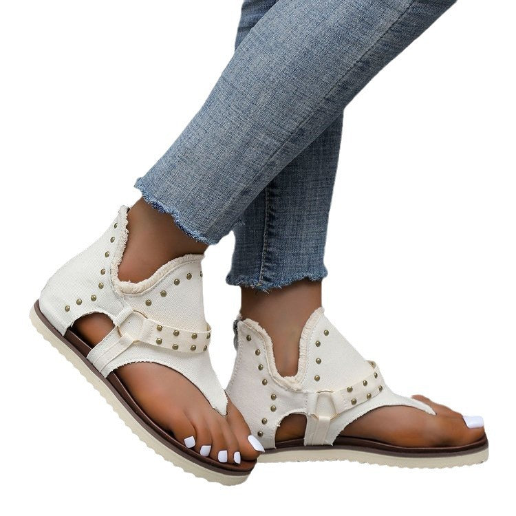 Damen Elegante und komfortable Zehentrenner-Sandalen mit modischen Nieten EB