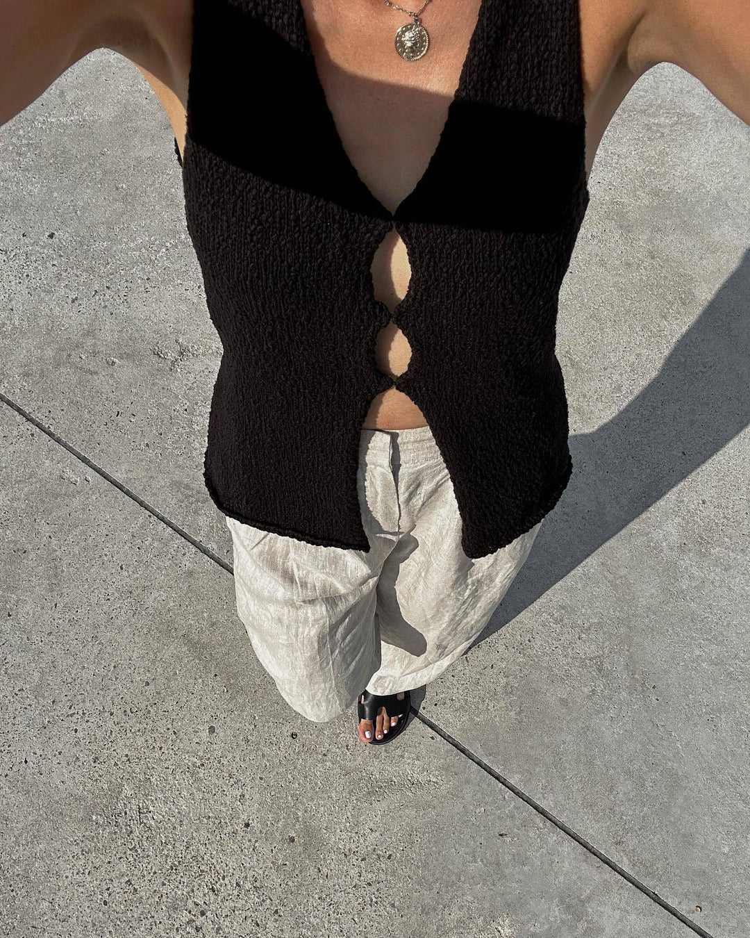 Damen Stricktop mit einzigartigen Ausschnitten und modernem Schnitt EB