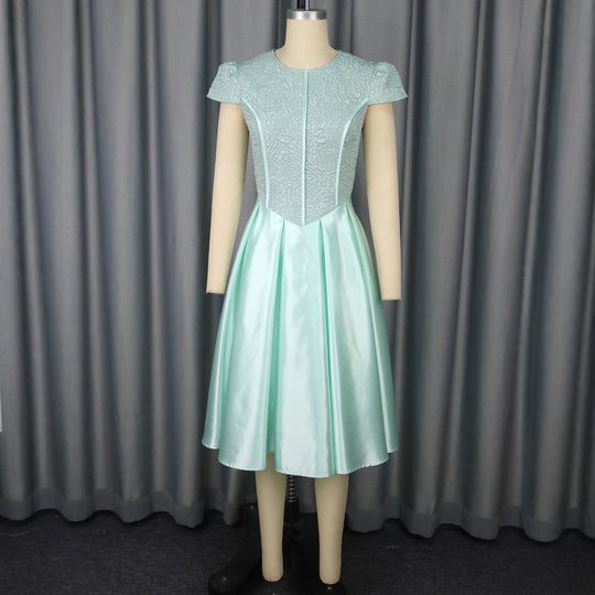 Damen Festliches Cocktailkleid mit floralem Spitzenoberteil und schwingendem Rock EB