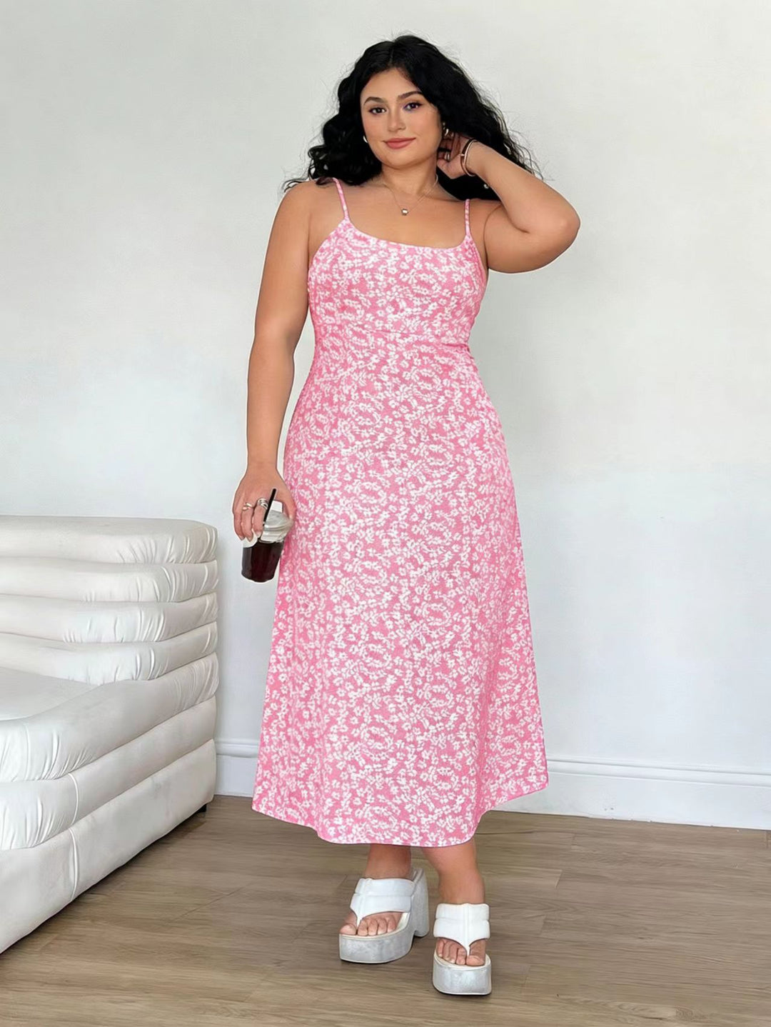 Damen Maxikleid mit feinem Blumenmuster und verstellbaren Spaghettiträgern EB