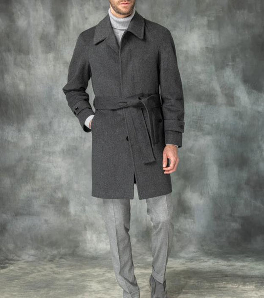 Herren eleganter Trenchcoat mit Taillengürtel und modernen Akzenten EB