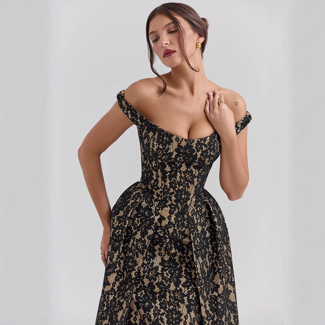 Damen Abendkleid mit raffinierten Spitzenapplikationen und elegantem Schnitt EB