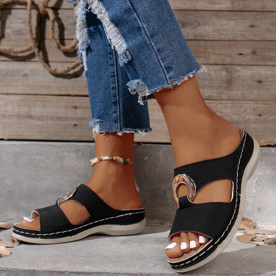 Damen Komfortable Clogs mit modischen Perforationen und geschmücktem Riemen EB