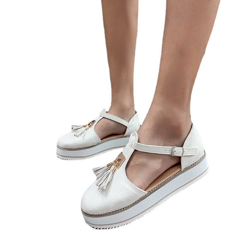 Damen  T‑Riemen Plateau‑Sandale aus Wildlederimitat mit Quastenapplikation und verstellbarem Fersenriemen EB