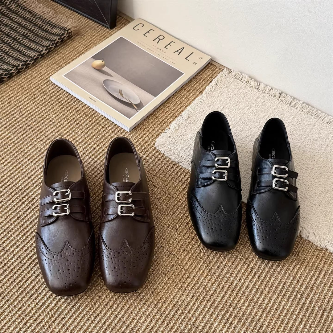Damen Elegante Schnürschuhe mit doppeltem Schnallenverschluss und perforierten Details EB