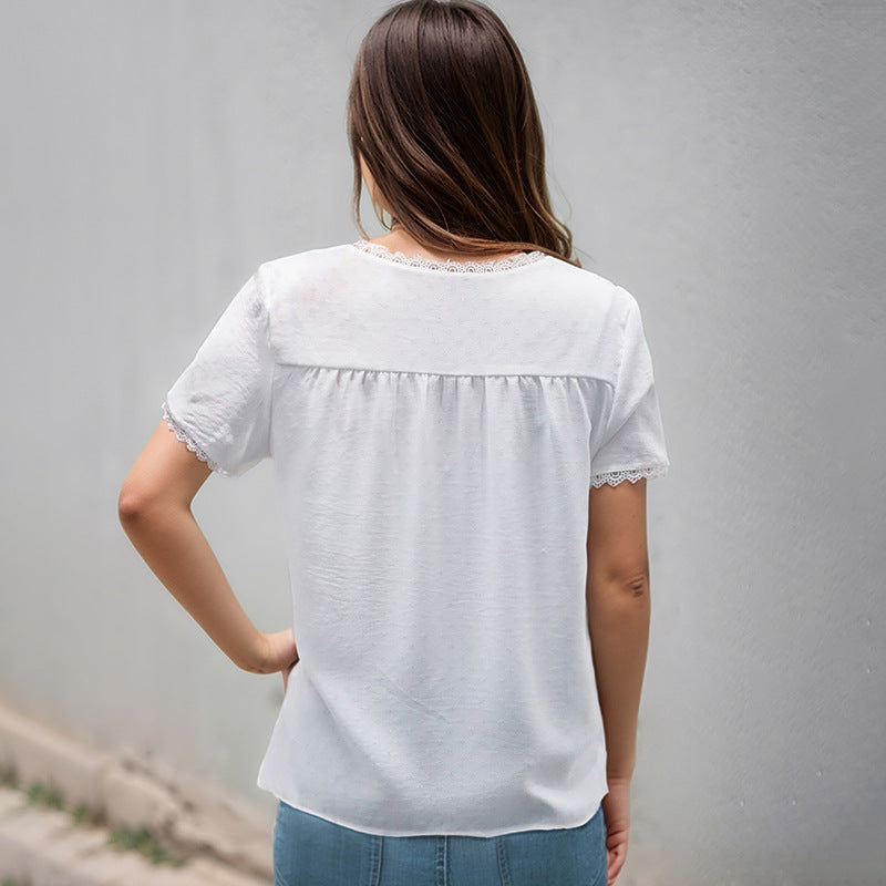 Damen Bluse mit zarten Spitzenakzenten und Knopfdetails EB