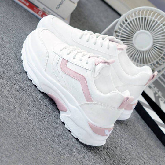 Damen Sportliche Sneaker mit gepolsterter Laufsohle und trendiger Silhouette EB