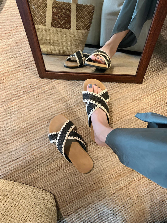 Damen Komfortable und stilvolle Zehentrenner-Sandalen mit raffinierter Faltentechnik EB