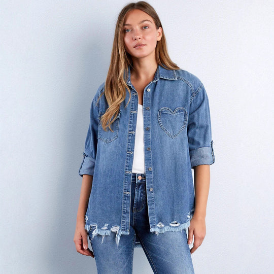 Damen nan lässige Denim-Hemdjacke Oversize mit aufgesetzten Brusttaschen, Herz-Stickdetail und ausgefranstem Saum EB